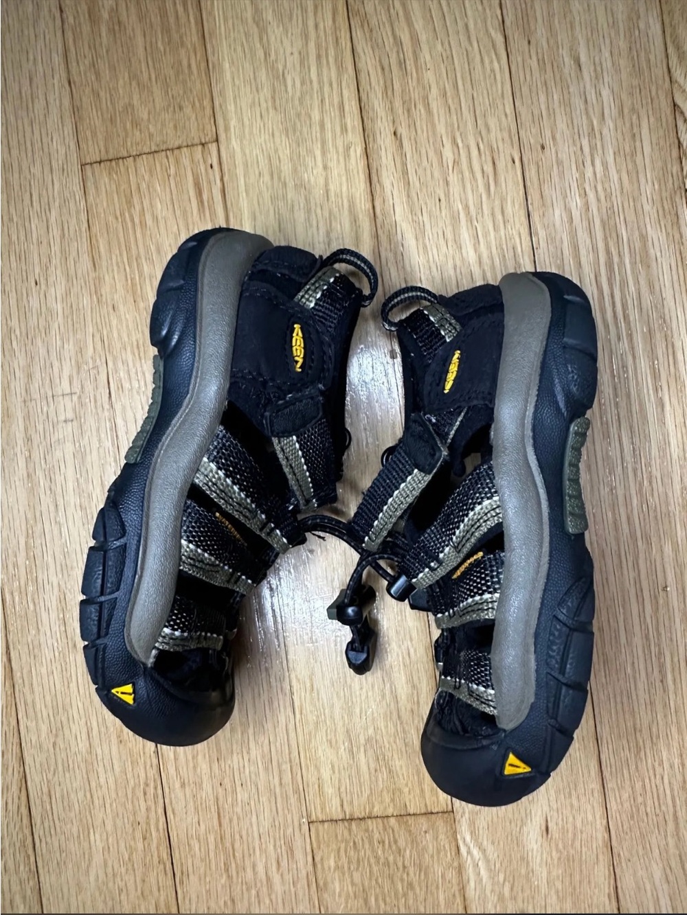 Keen Kids 9c Black and Olive Green